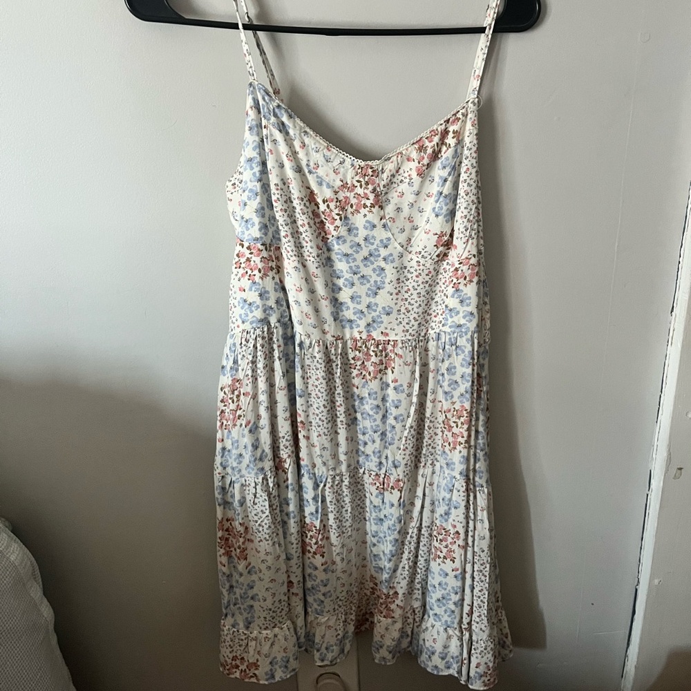 Summer dress, stretchy, tight around chest, flowy bottom